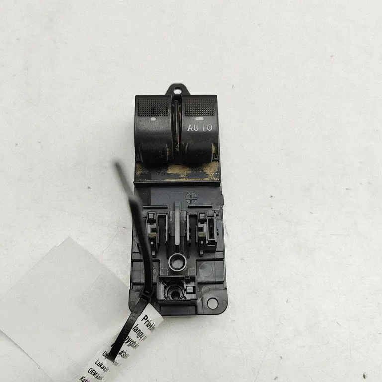 Elektrisko logu slēdzis EB3T14A132CC