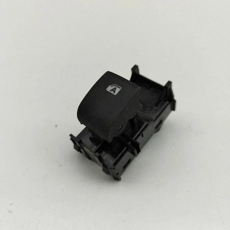 Elektrisko logu slēdzis 848100K080