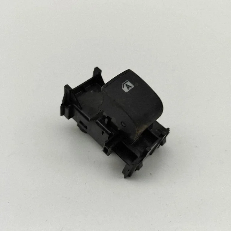 Elektrisko logu slēdzis 848100K080