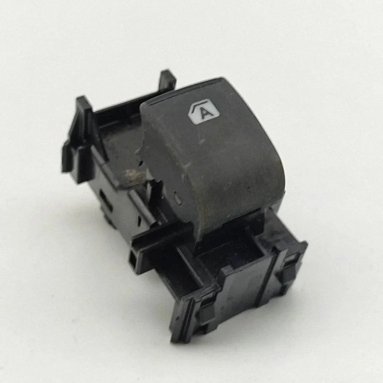 Elektrisko logu slēdzis 848100K080