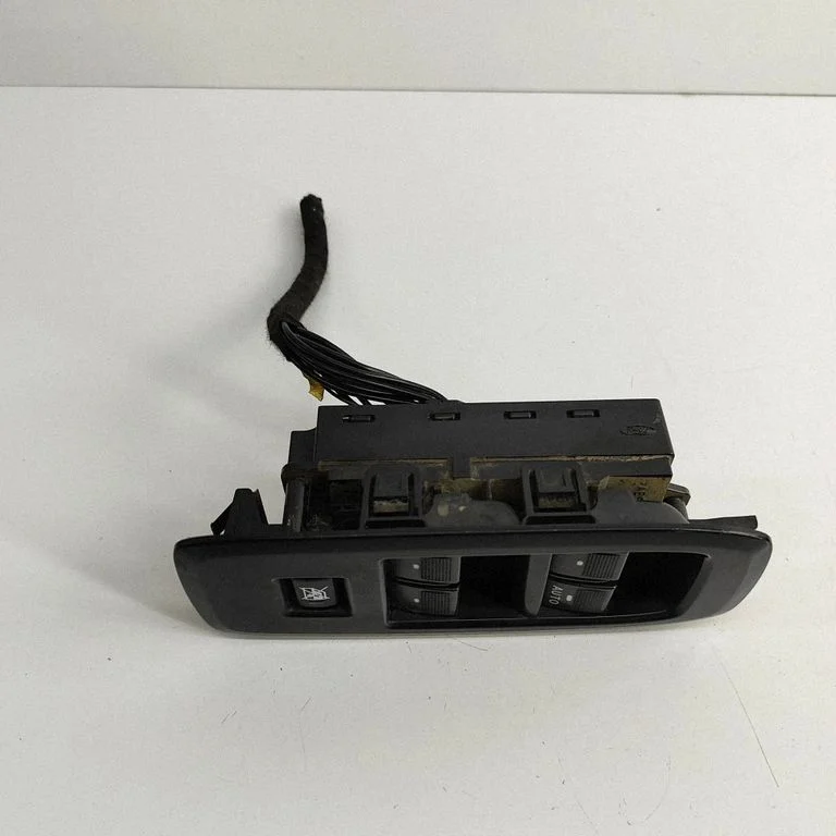 Elektrisko logu slēdzis EB3Y14A132EGWSA