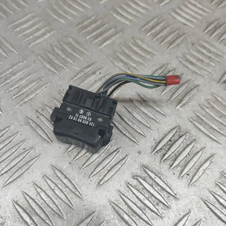 Elektrisko logu slēdzis A1248208910
