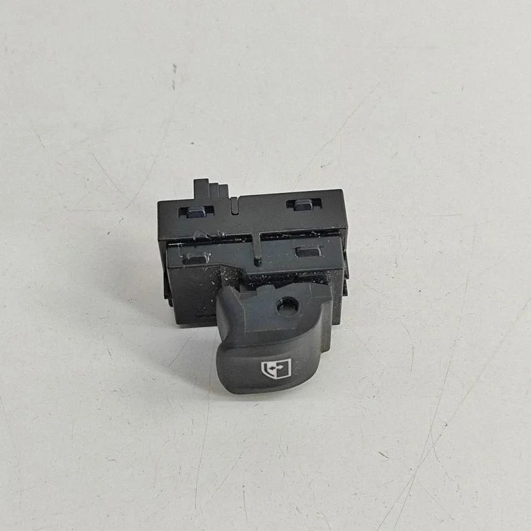 Electric window control switch 7950756