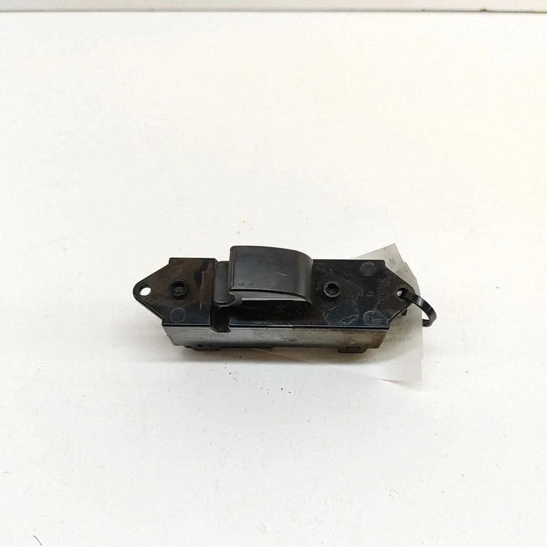 Electric window control switch – Mitsubishi L200 (2006-2014)