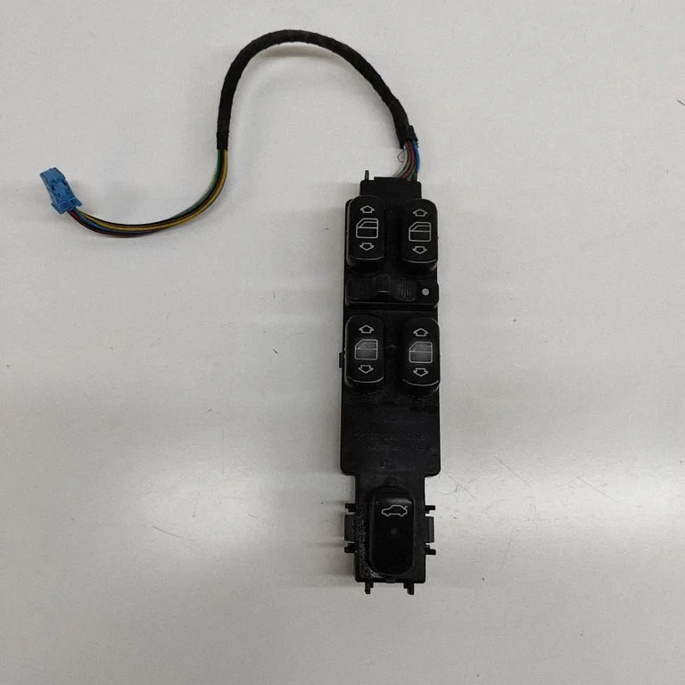Elektrisko logu slēdzis A2208201010