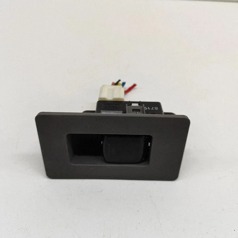 Elektrisko logu slēdzis 829607S000