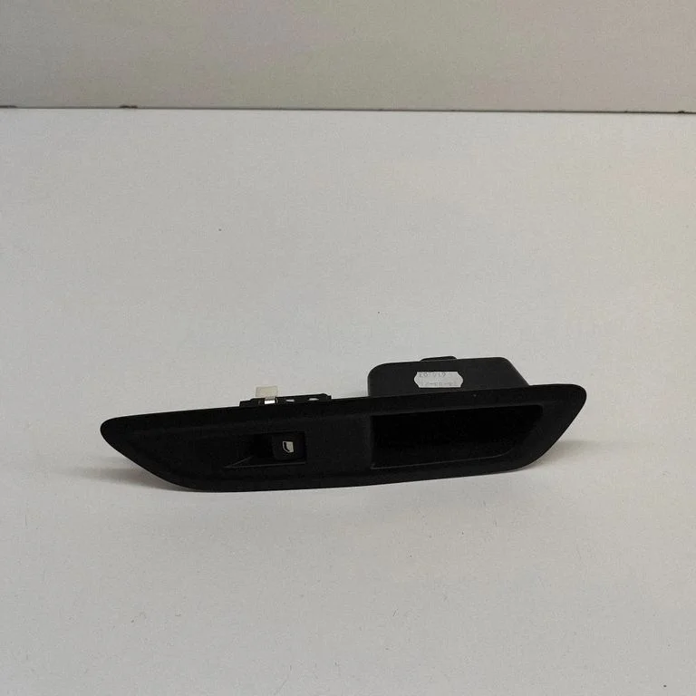 Electric window control switch 9831081480