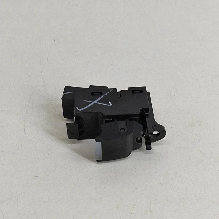 Elektrisko logu slēdzis FK7214717AB