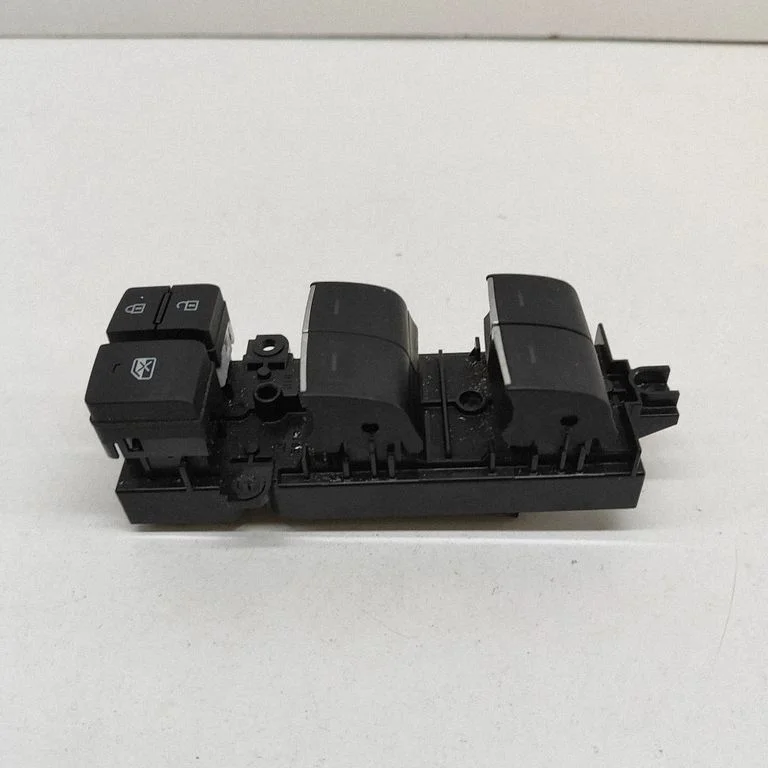 Electric window control switch 840400E120