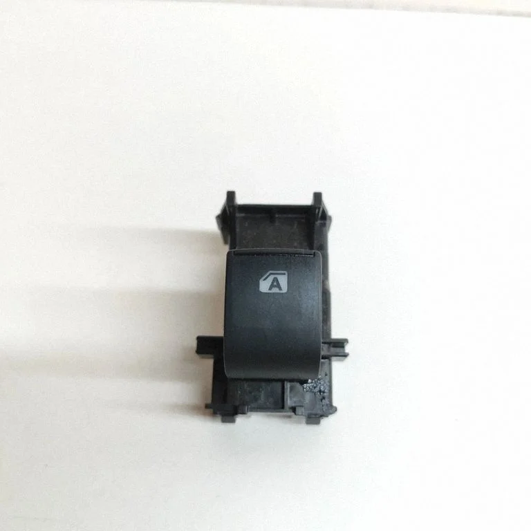 Elektrisko logu slēdzis 848100K080