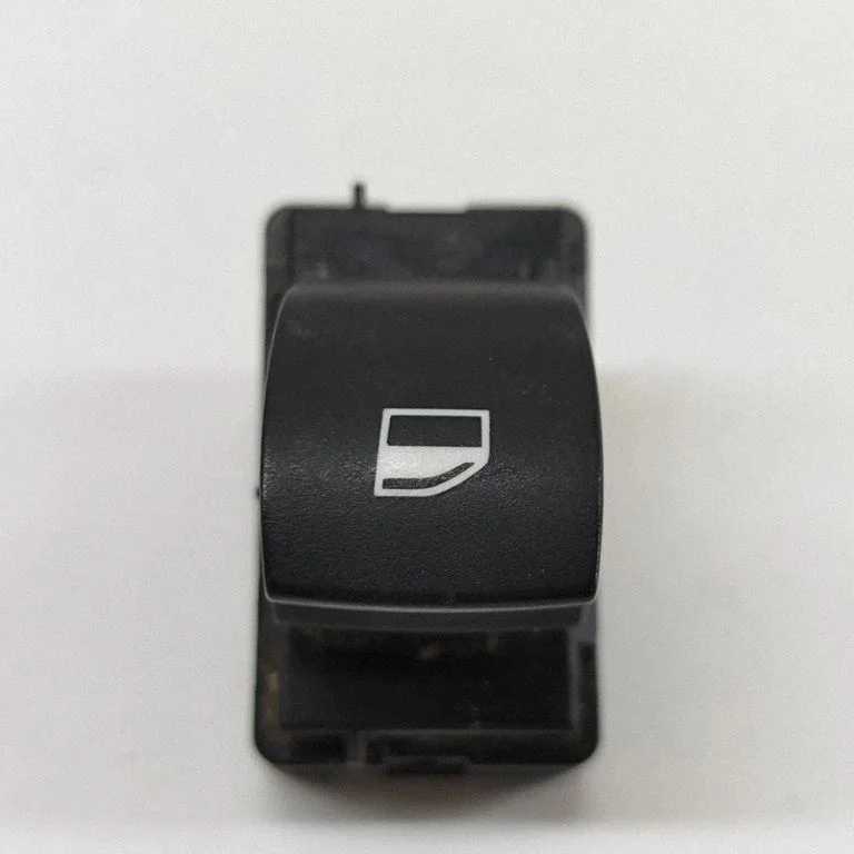 Electric window control switch 6935534