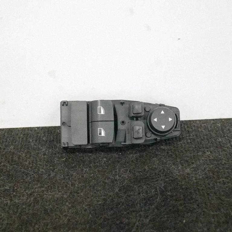 Elektrisko logu slēdzis – BMW 6. sērija F12 F13 (2010-2018)
