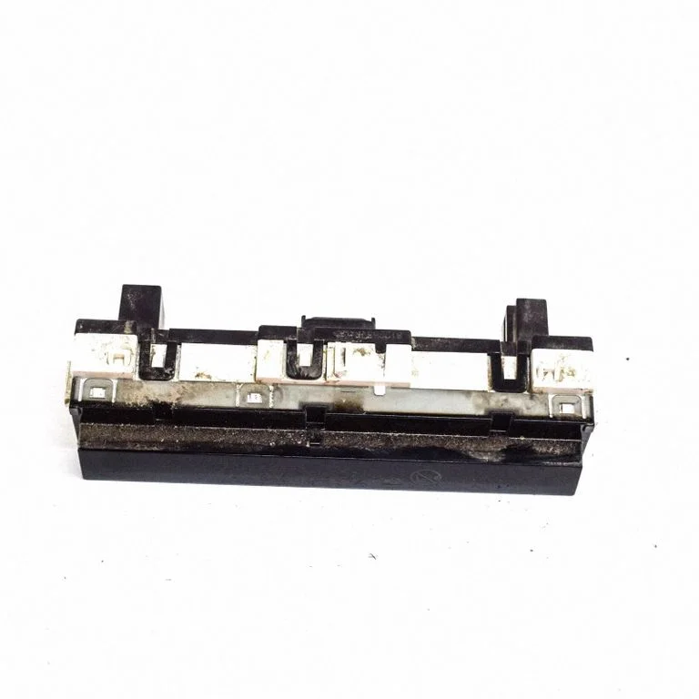 Passenger airbag on/off switch – Toyota RAV 4 (XA50) (2018-)