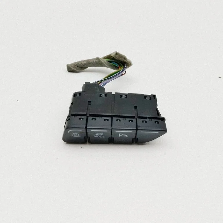 Citi slēdži/rokturi/pārslēdži KK3T15A860EC