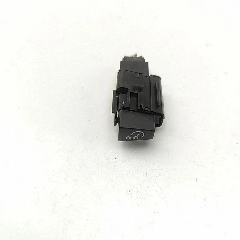 Citi slēdži/rokturi/pārslēdži 4M2907569