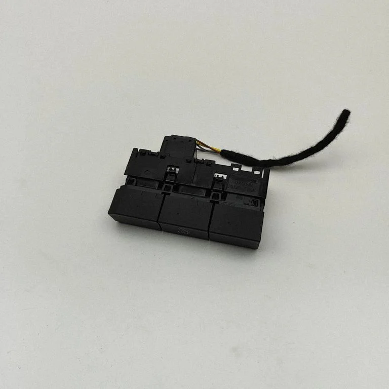 Citi slēdži/rokturi/pārslēdži 2GB927137C