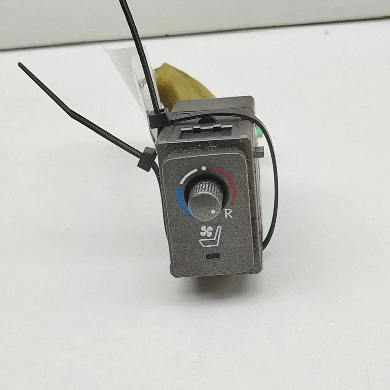 Seat heating switch 8475150140 – Lexus LS UCF30 (2001-2007)