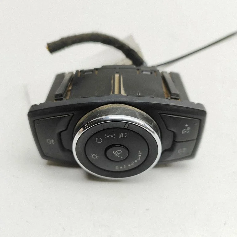 Gaismu slēdzis DG9T13D061JEW