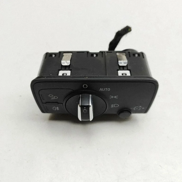 Gaismu slēdzis 8V0941531AR