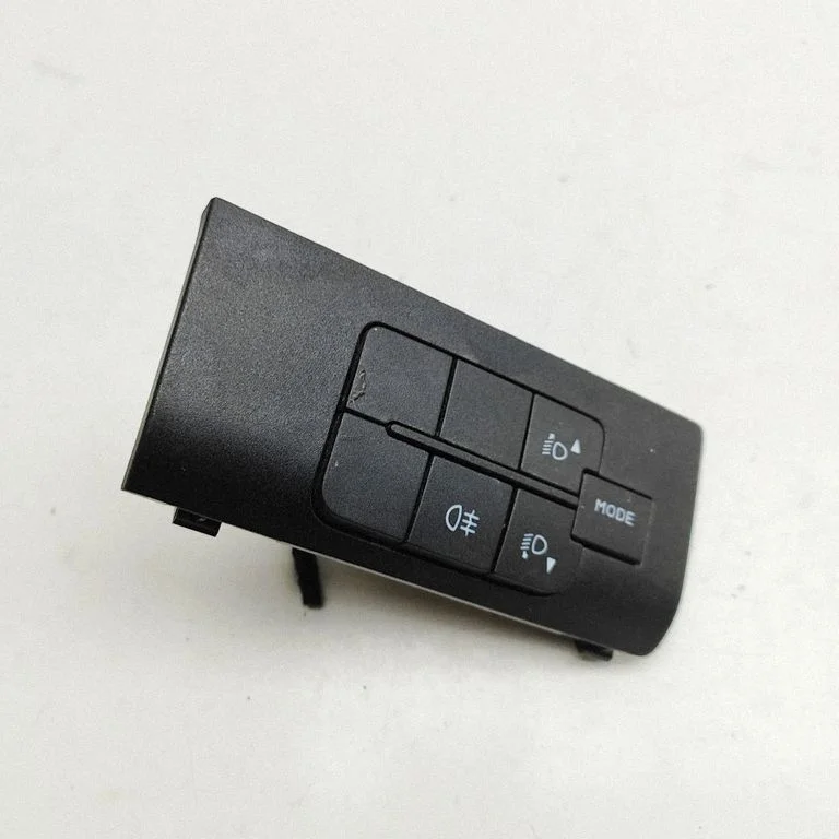 Light switch 735586075