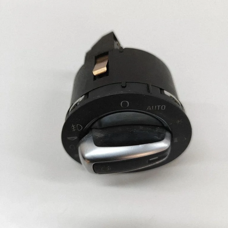 Gaismu slēdzis 4F2941531E