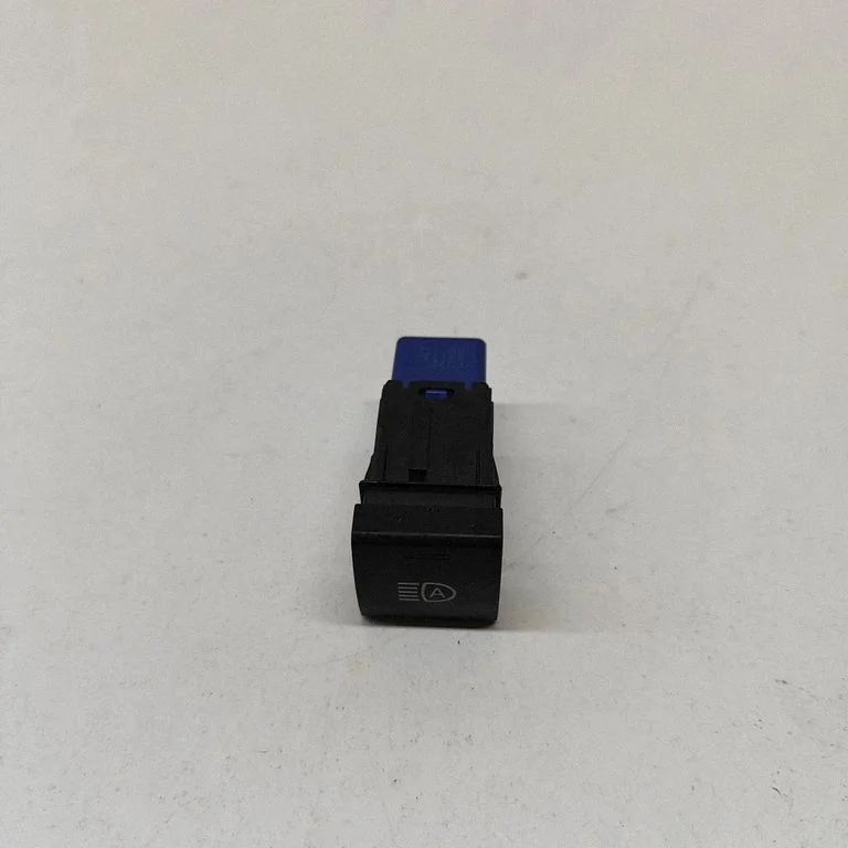 Gaismu slēdzis 8415302110
