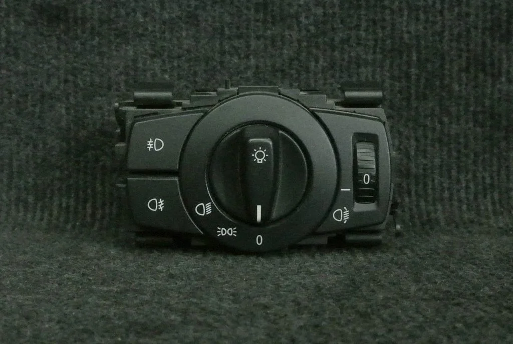 Przełącznik świateł – BMW Seria 1 E81 E87 (2004-2011)
