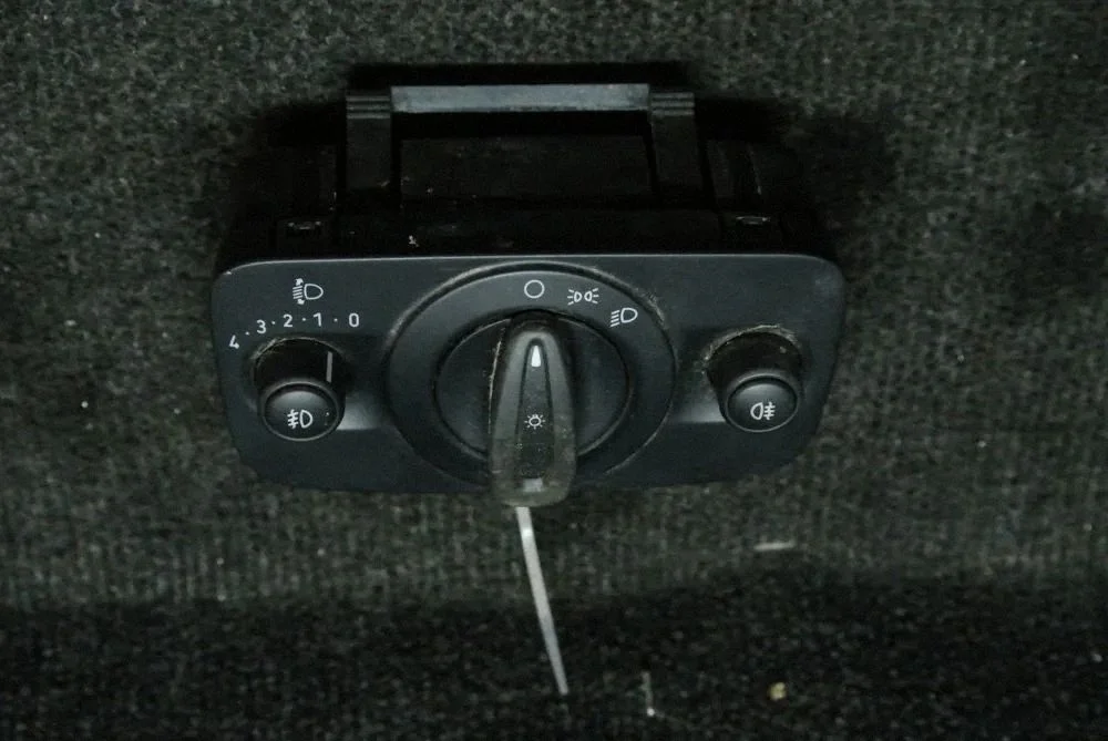 Gaismu slēdzis 8A6T13A042BB – Ford Fiesta (2009-2012)