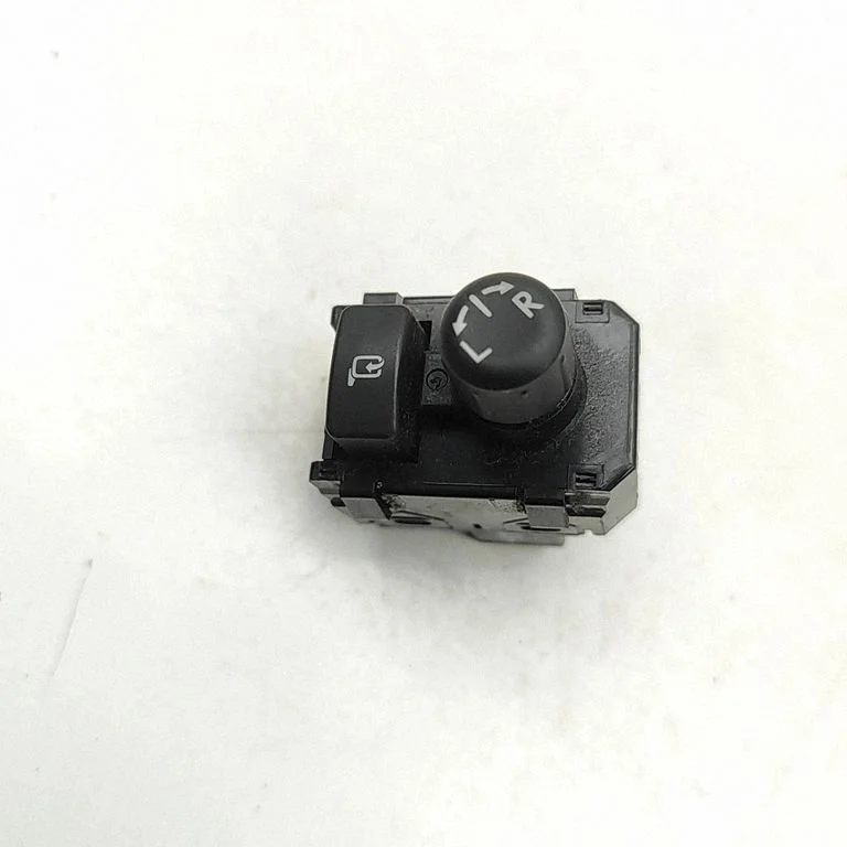 Spoguļu slēdzis 83061CA000
