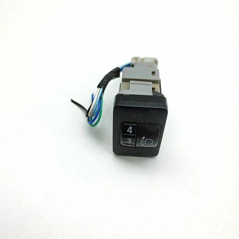 Lukturu augstuma regulēšanas slēdzis – Mitsubishi L200 (2015-)