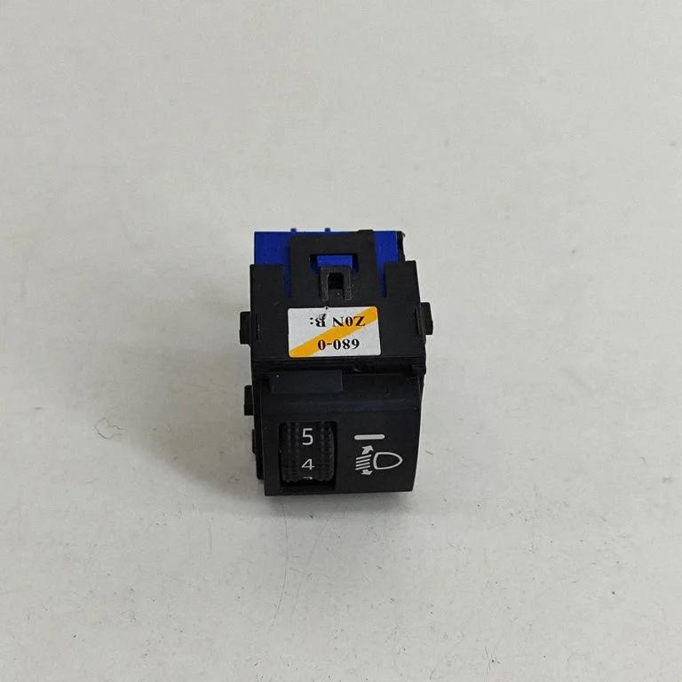 Lukturu augstuma regulēšanas slēdzis 8415202160