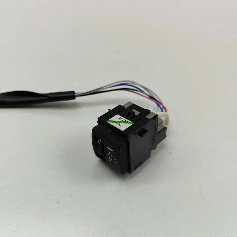 Lukturu augstuma regulēšanas slēdzis 84152F4020