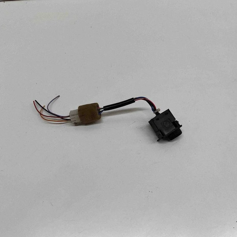 Regulator poziomu reflektorów 83015FC001 – Subaru Forester SF (2000-2003)