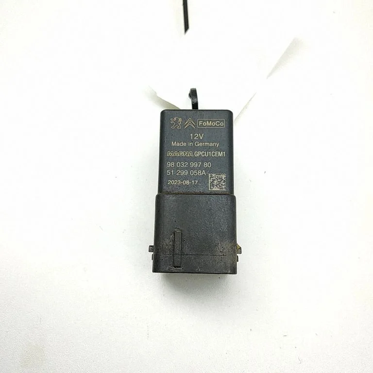 Kvēlsveču priekšuzsildes relejs 51299058A