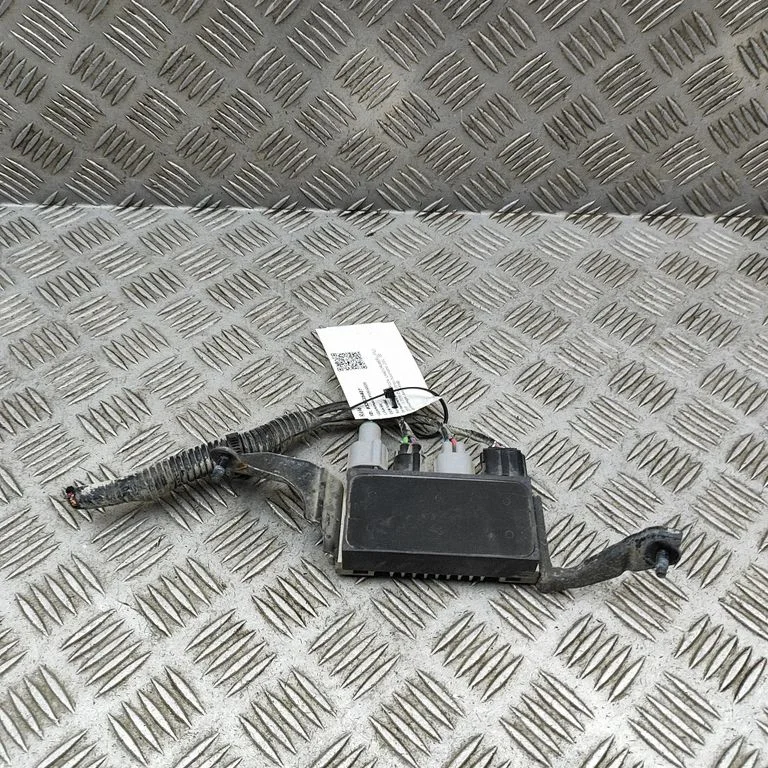 Eelsüüteküünalde relee – Toyota Land Cruiser (J200) (2008-)