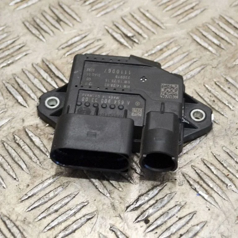 Kvēlsveču priekšuzsildes relejs A6549003300