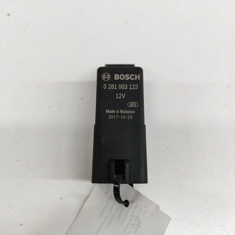 Kvēlsveču priekšuzsildes relejs 0281003123