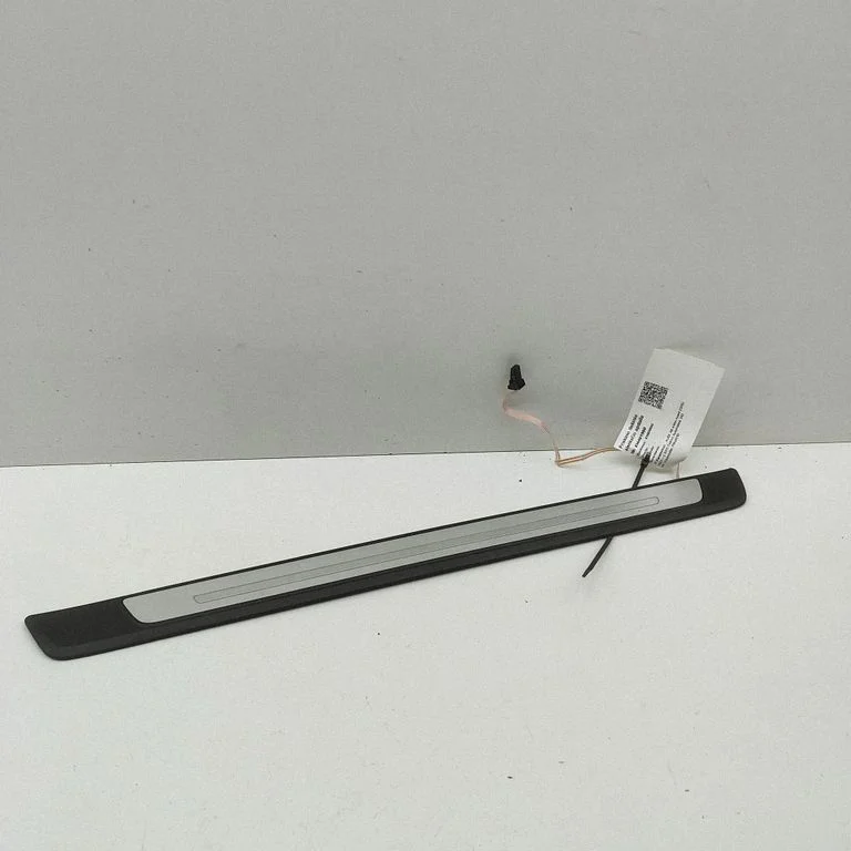 Front sill trim cover 8W0947418