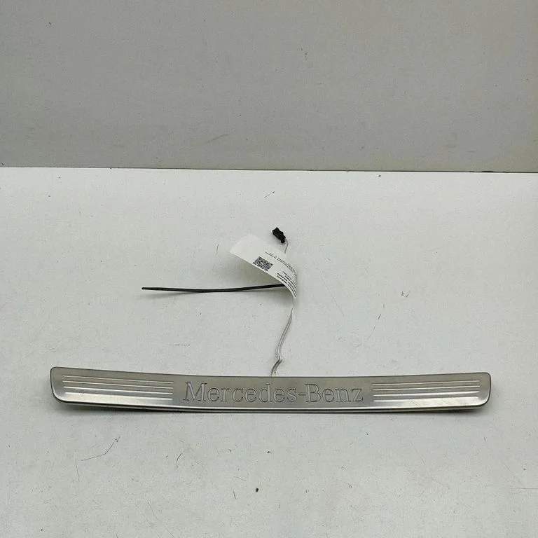 Front sill trim cover A1676809104