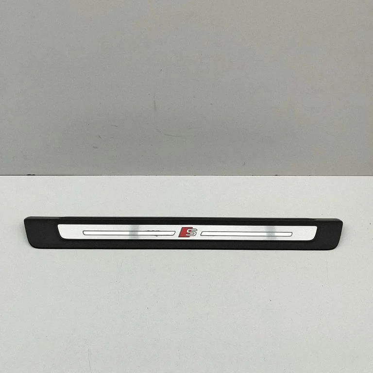 Priekšējā virsbūves sliekšņa apdare – Audi Q5 SQ5 FY (2017-2025)