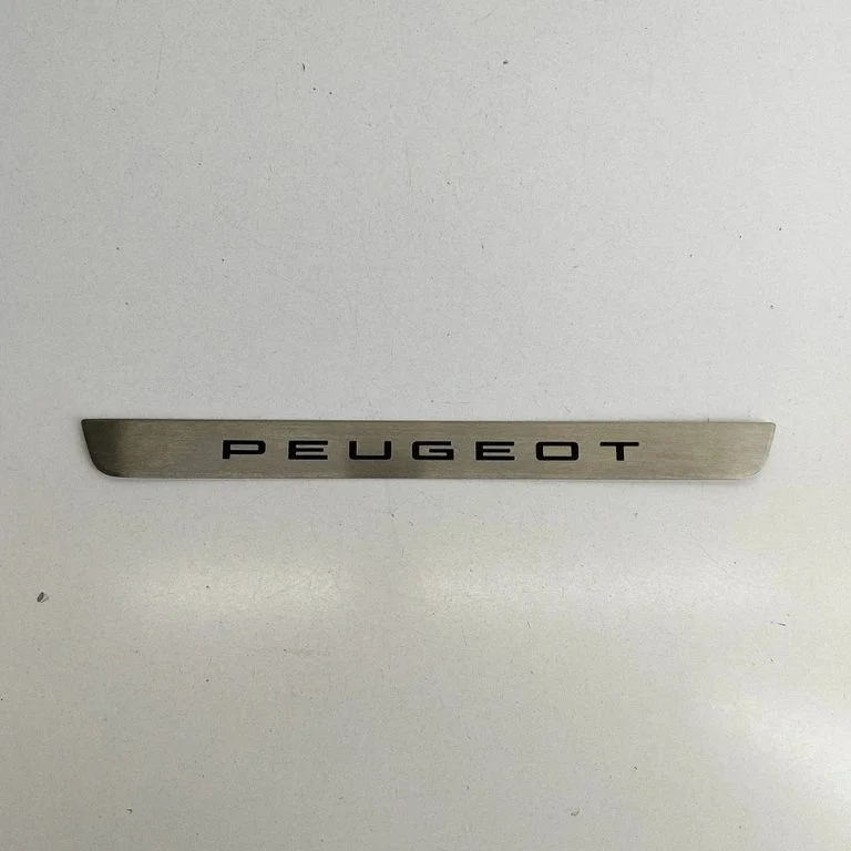 Priekšējā virsbūves sliekšņa apdare – Peugeot 2008 II (2019-)