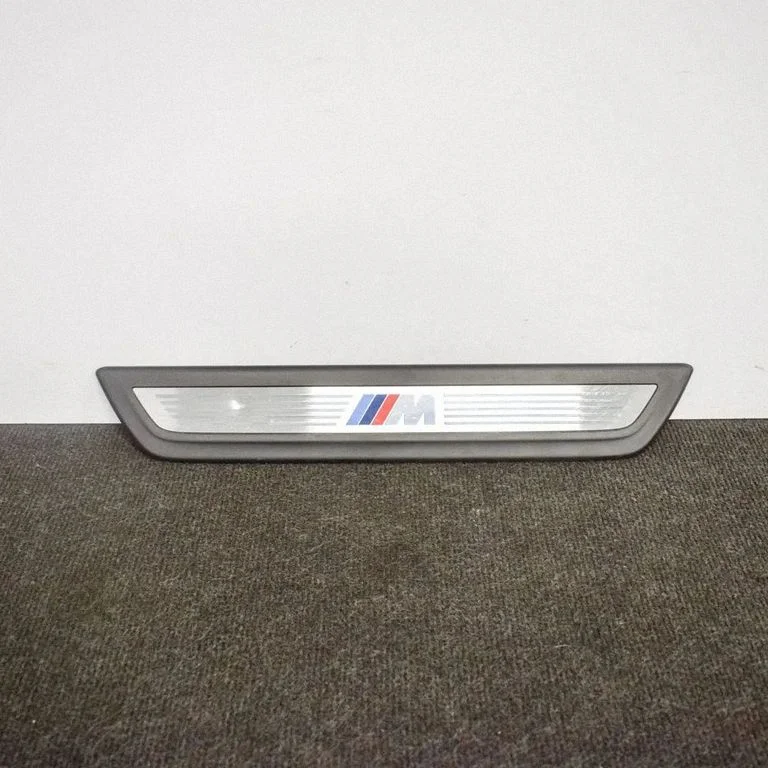 Priekinio kėbulo slenksčio apdaila
