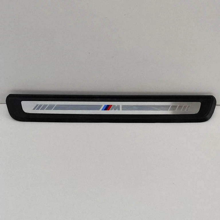 Priekinio kėbulo slenksčio apdaila