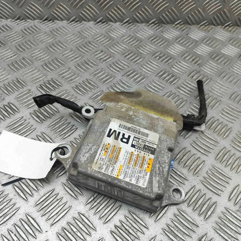 Turvapatjade juhtplokk – Toyota Hilux (AN120, AN130) (2015-2020)