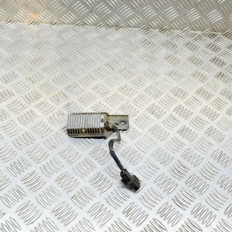 Degvielas sūkņa vadības bloks MB957906