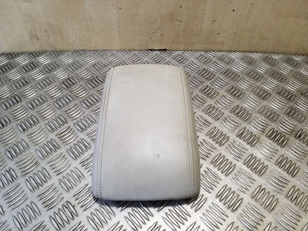 Käetugi 8R0864207D