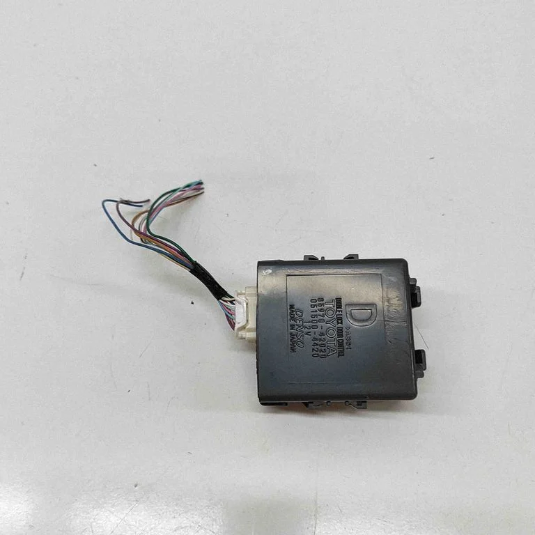 Kesklukustuse juhtplokk 0515004420 – Lexus NX (2014-2021)
