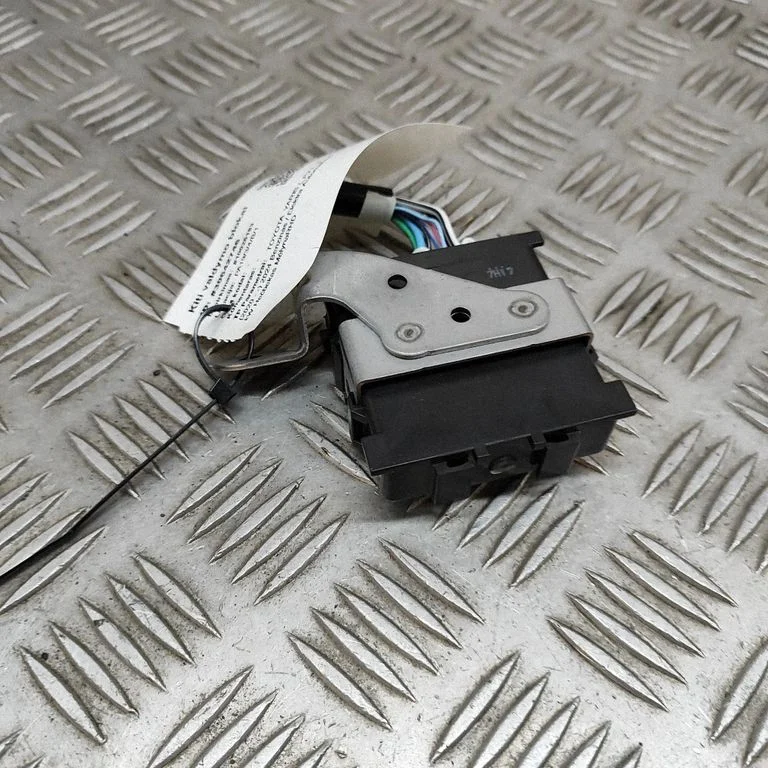Centrālās slēgšanas vadības bloks 8597052061