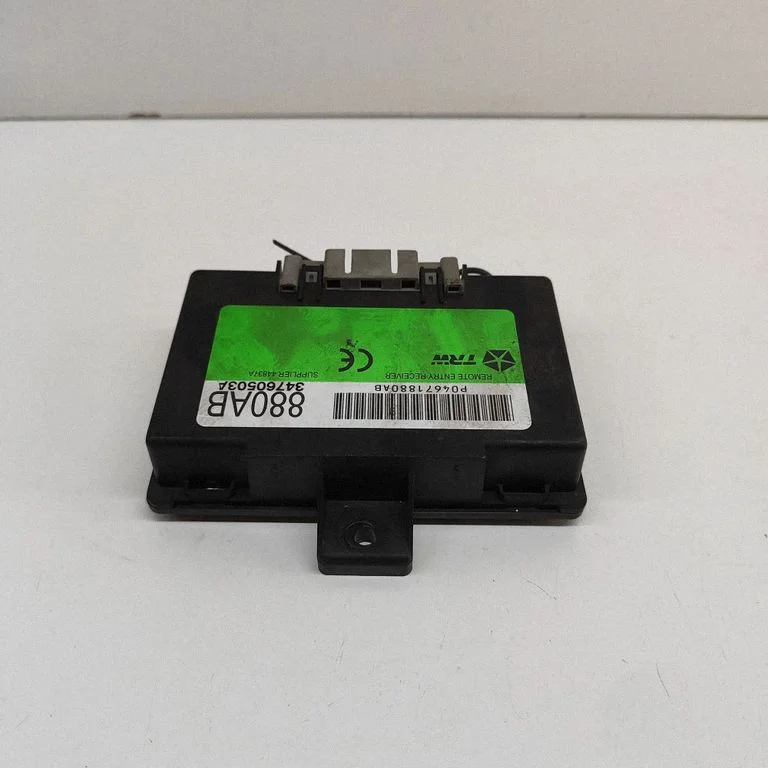 Centrālās slēgšanas vadības bloks 04671880AB