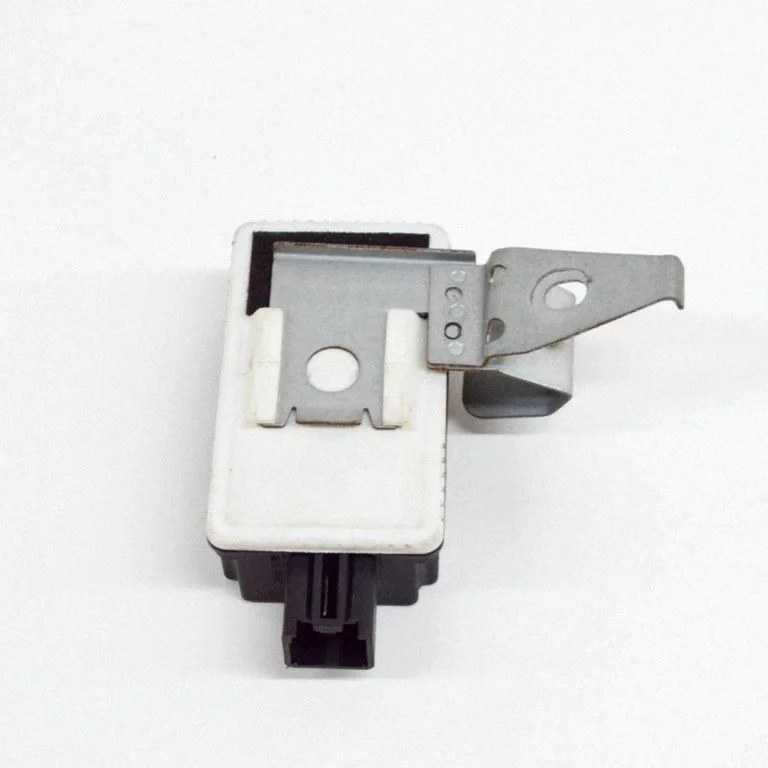 Door central lock control unit/module S180036021 – Mazda 6 (2008-2013)